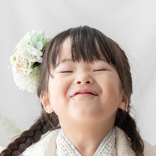 女の子のいつもの甘えた笑顔の自然な瞬間